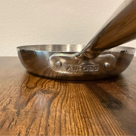 ALL-CLAD D5 POLISHED STAINLESS-STEEL 9 INCH FRENCH SKILLET,18/10 stainless - Picture 3 of 6